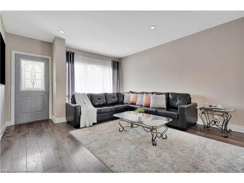 334 Templemead Drive, Hamilton, ON - Indoor Photo Showing Living Room