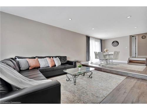 334 Templemead Drive, Hamilton, ON - Indoor Photo Showing Living Room