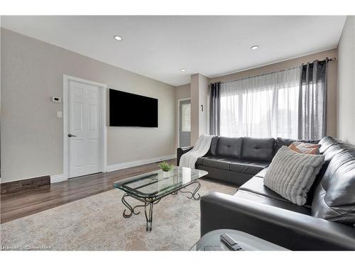 334 Templemead Drive, Hamilton, ON - Indoor Photo Showing Living Room