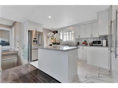 334 Templemead Drive, Hamilton, ON - Indoor Photo Showing Kitchen