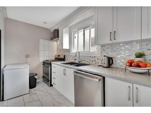 334 Templemead Drive, Hamilton, ON - Indoor Photo Showing Kitchen With Double Sink With Upgraded Kitchen