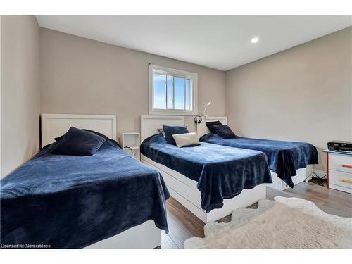 334 Templemead Drive, Hamilton, ON - Indoor Photo Showing Bedroom