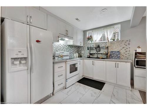 334 Templemead Drive, Hamilton, ON - Indoor Photo Showing Kitchen With Upgraded Kitchen