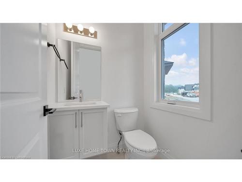 9-242 Mount Pleasant Street, Brantford, ON - Indoor Photo Showing Bathroom