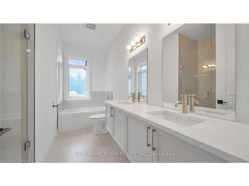 9-242 Mount Pleasant Street, Brantford, ON - Indoor Photo Showing Bathroom