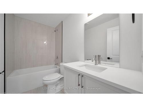 9-242 Mount Pleasant Street, Brantford, ON - Indoor Photo Showing Bathroom