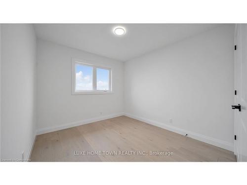 9-242 Mount Pleasant Street, Brantford, ON - Indoor Photo Showing Other Room