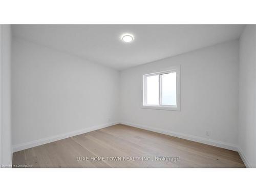 9-242 Mount Pleasant Street, Brantford, ON - Indoor Photo Showing Other Room