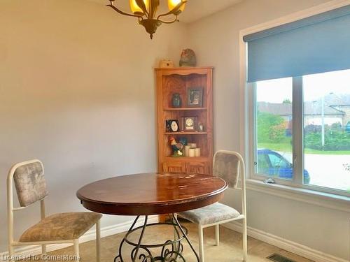 17 Shannon Court, Collingwood, ON - Indoor Photo Showing Dining Room