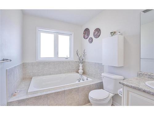 312 Bedrock Drive, Hamilton, ON - Indoor Photo Showing Bathroom