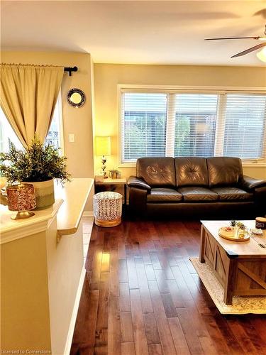 17 Gander Lane, Cambridge, ON - Indoor Photo Showing Living Room