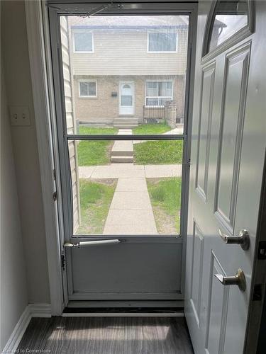 16-453 Albert Street, Waterloo, ON - Indoor Photo Showing Other Room