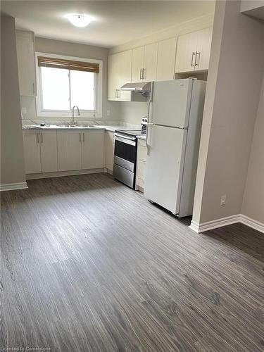 16-453 Albert Street, Waterloo, ON - Indoor Photo Showing Kitchen