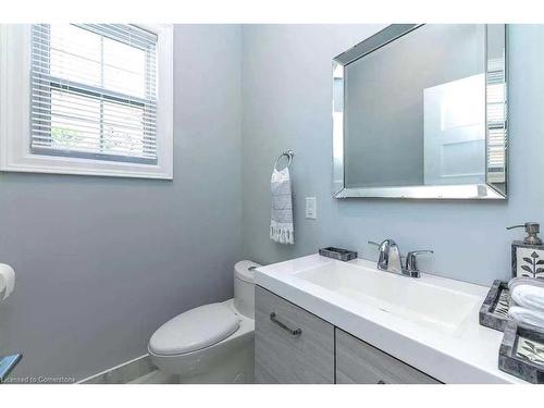 96 Barrie Street, Bradford, ON - Indoor Photo Showing Bathroom