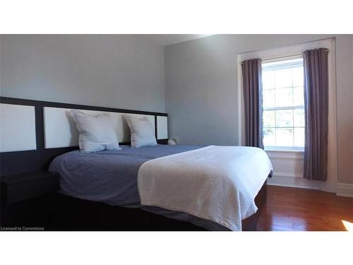 96 Barrie Street, Bradford, ON - Indoor Photo Showing Bedroom