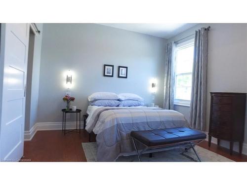 96 Barrie Street, Bradford, ON - Indoor Photo Showing Bedroom