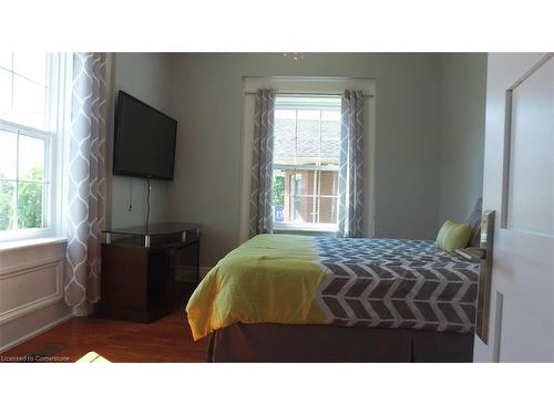 96 Barrie Street, Bradford, ON - Indoor Photo Showing Bedroom