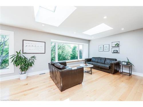 8949 Mississauga Road, Brampton, ON - Indoor Photo Showing Living Room