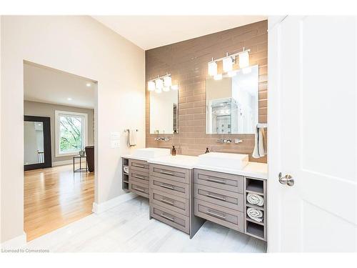 8949 Mississauga Road, Brampton, ON - Indoor Photo Showing Bathroom