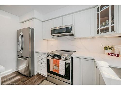 3204 Munson Crescent, Burlington, ON - Indoor Photo Showing Kitchen