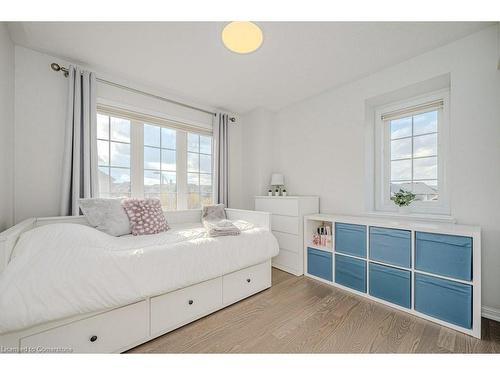 3204 Munson Crescent, Burlington, ON - Indoor Photo Showing Bedroom