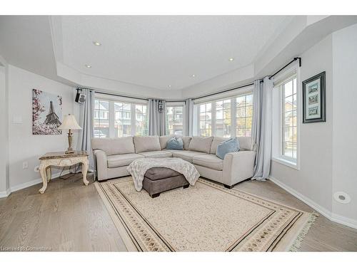 3204 Munson Crescent, Burlington, ON - Indoor Photo Showing Living Room