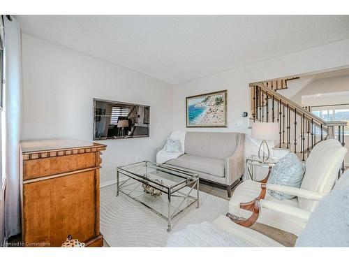 3204 Munson Crescent, Burlington, ON - Indoor Photo Showing Living Room