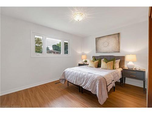 47 Sunrise Drive, Hamilton, ON - Indoor Photo Showing Bedroom