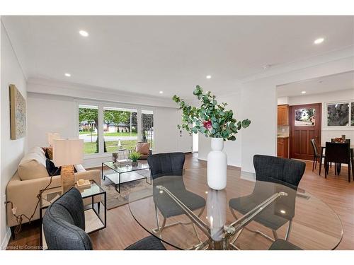 47 Sunrise Drive, Hamilton, ON - Indoor Photo Showing Living Room