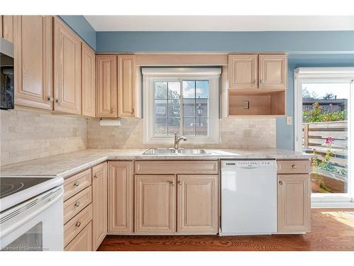 73-3025 Glencrest Road, Burlington, ON - Indoor Photo Showing Kitchen With Double Sink