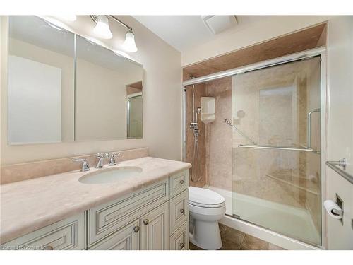 73-3025 Glencrest Road, Burlington, ON - Indoor Photo Showing Bathroom