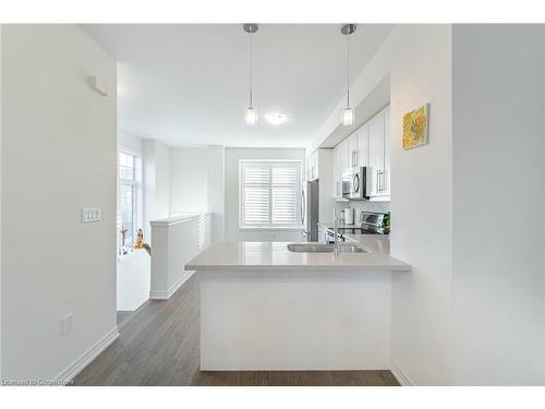 94-1890 Rymal Road E, Hamilton, ON - Indoor Photo Showing Kitchen