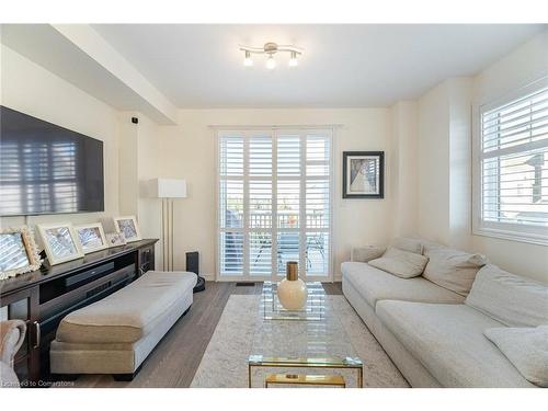 94-1890 Rymal Road E, Hamilton, ON - Indoor Photo Showing Living Room