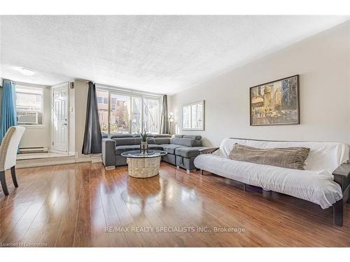 363-3055 Tomken Road, Mississauga, ON - Indoor Photo Showing Living Room