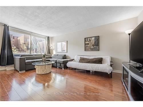 363-3055 Tomken Road, Mississauga, ON - Indoor Photo Showing Living Room