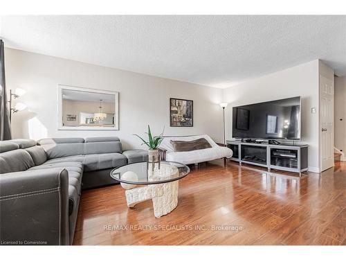 363-3055 Tomken Road, Mississauga, ON - Indoor Photo Showing Living Room