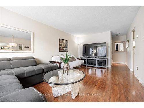 363-3055 Tomken Road, Mississauga, ON - Indoor Photo Showing Living Room