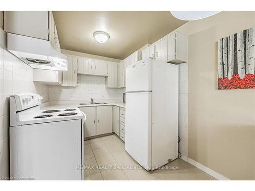 363-3055 Tomken Road, Mississauga, ON - Indoor Photo Showing Kitchen With Double Sink