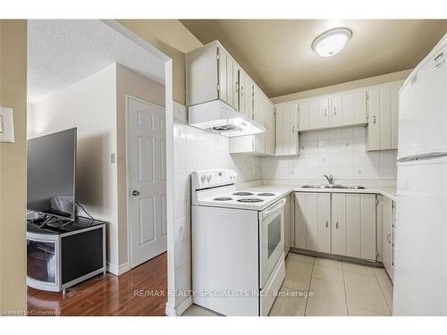 363-3055 Tomken Road, Mississauga, ON - Indoor Photo Showing Kitchen With Double Sink