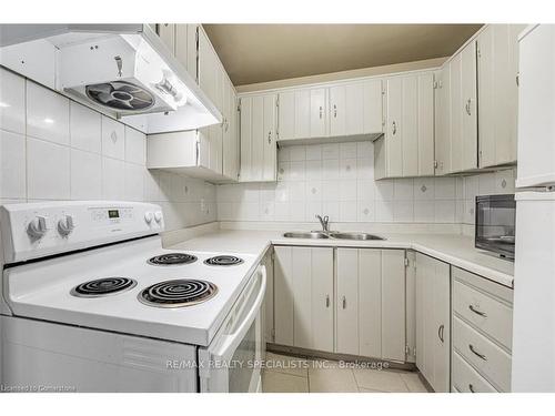 363-3055 Tomken Road, Mississauga, ON - Indoor Photo Showing Kitchen With Double Sink