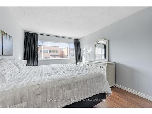 363-3055 Tomken Road, Mississauga, ON - Indoor Photo Showing Bedroom