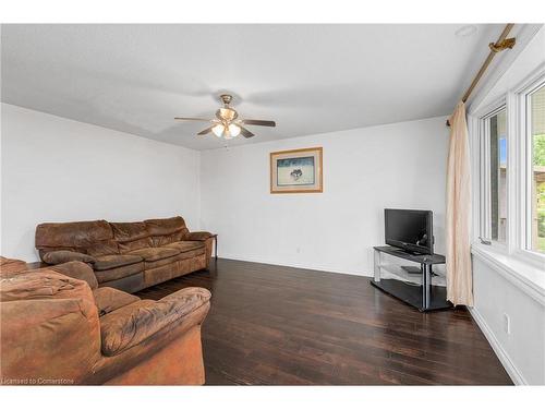 18 Pearl Street, Tilbury, ON - Indoor Photo Showing Living Room