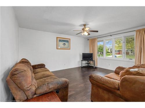 18 Pearl Street, Tilbury, ON - Indoor Photo Showing Living Room