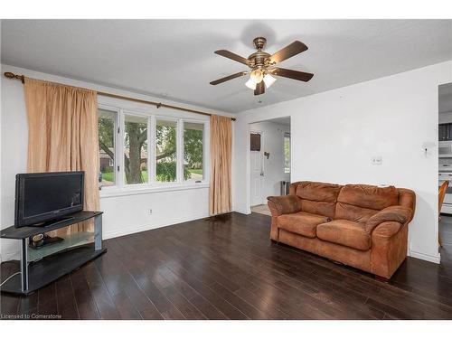 18 Pearl Street, Tilbury, ON - Indoor Photo Showing Living Room