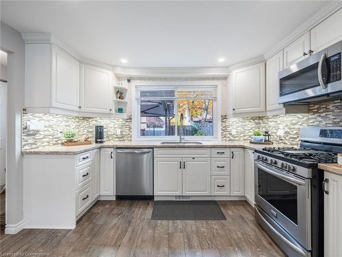 C-150 Kingswood Drive, Kitchener, ON - Indoor Photo Showing Kitchen With Upgraded Kitchen