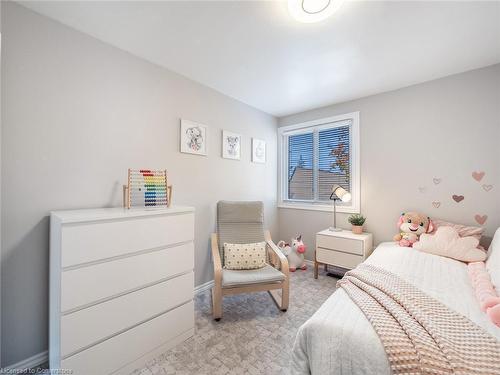 C-150 Kingswood Drive, Kitchener, ON - Indoor Photo Showing Bedroom