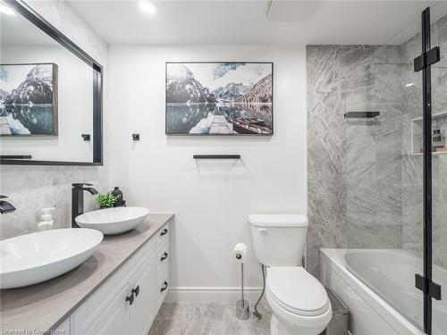 C-150 Kingswood Drive, Kitchener, ON - Indoor Photo Showing Bathroom