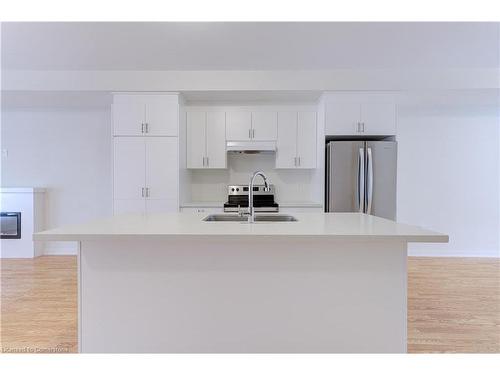 25 Lambert Lane, Caledon, ON - Indoor Photo Showing Kitchen