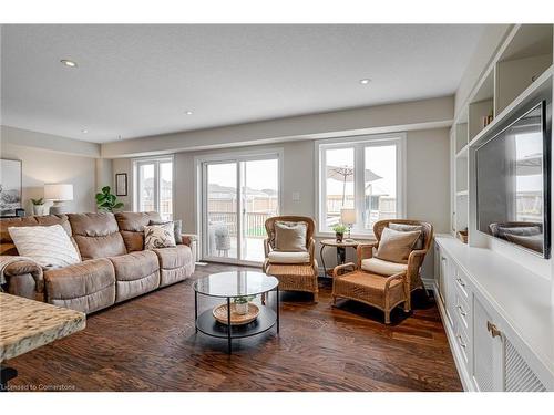 166 Bradshaw Drive, Stratford, ON - Indoor Photo Showing Living Room