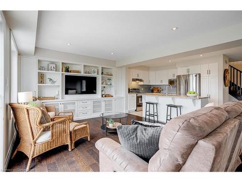 166 Bradshaw Drive, Stratford, ON - Indoor Photo Showing Living Room